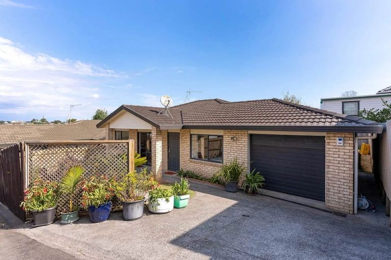 Photo of property in 28a Hillcrest Road, Papatoetoe, Auckland, 2025