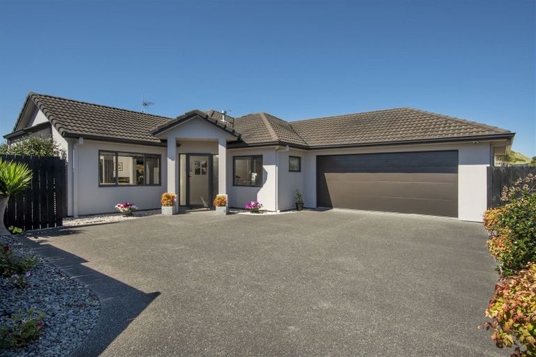 Photo of property in 53 Matene Place, Papamoa Beach, Papamoa, 3118