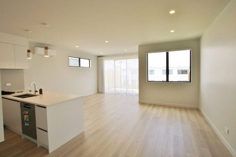 Photo of property in 10 Porowha Road, Westgate, Auckland, 0814