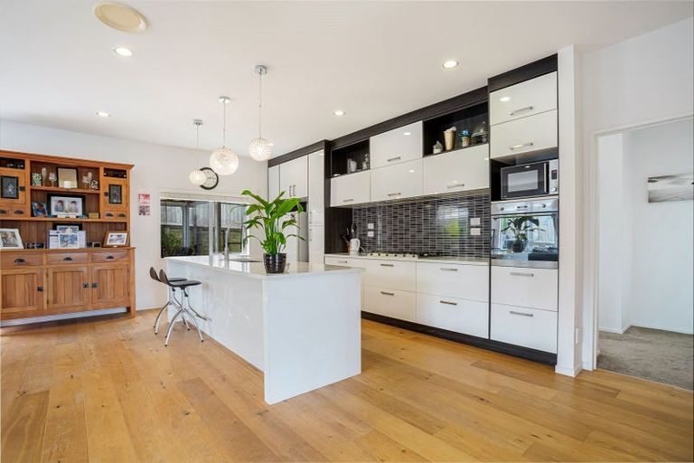 Photo of property in 21 Tawa Place, Orewa, 0931