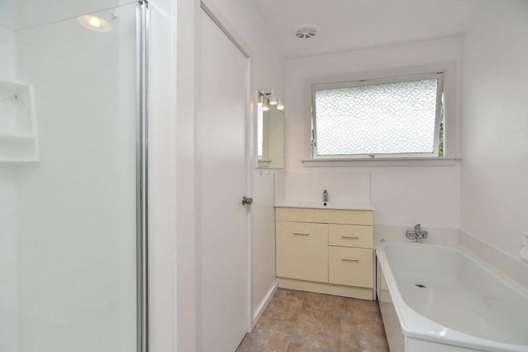 Photo of property in 2/1 Leeman Place, Redwood, Christchurch, 8051