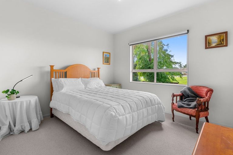 Photo of property in 141 Marsden Bay Drive, One Tree Point, 0118