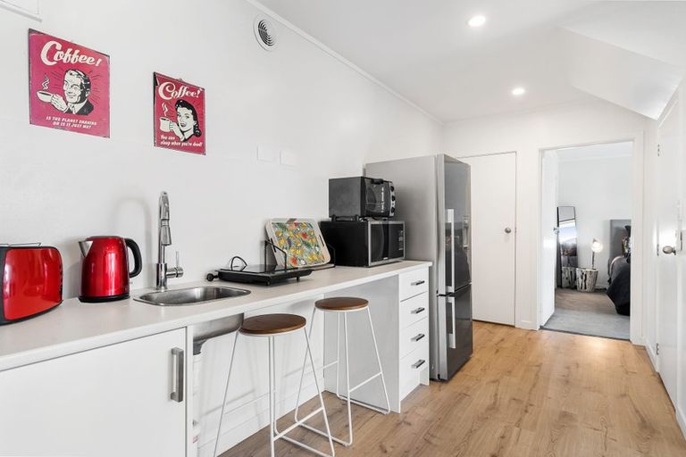 Photo of property in 82 Bay Street, Red Beach, 0932