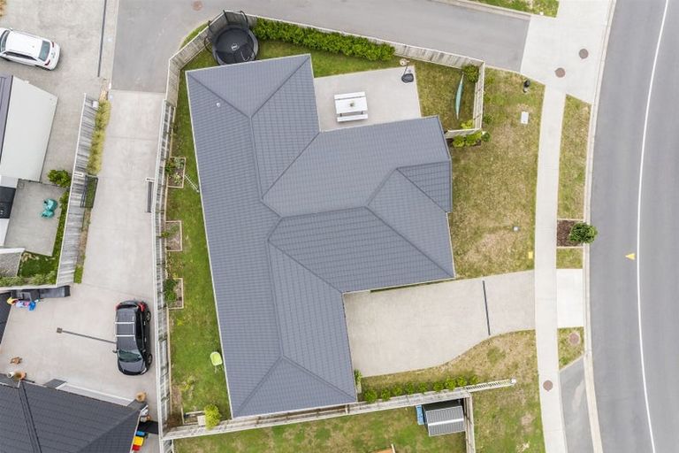 Photo of property in 25 Queen Charlotte Drive, Aotea, Porirua, 5024