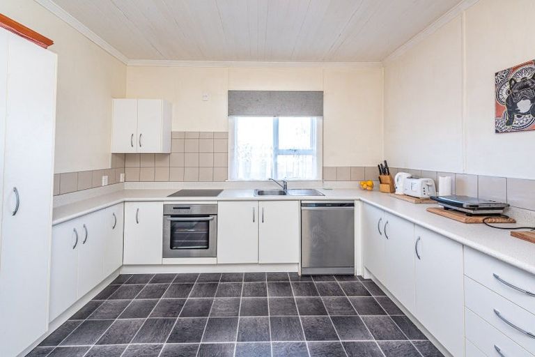 Photo of property in 16 Central Avenue, Gonville, Whanganui, 4501