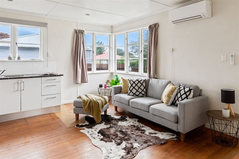 Photo of property in 9 Pukemiro Road, Te Kamo, Whangarei, 0112
