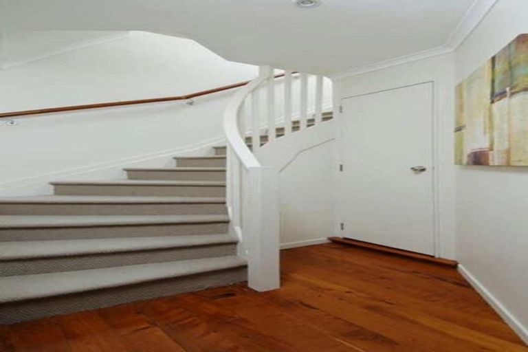 Photo of property in 2/12a Dallinghoe Crescent, Milford, Auckland, 0620