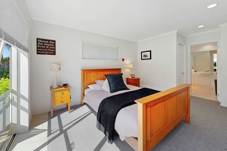 Photo of property in 108 Golfland Drive, Golflands, Auckland, 2013