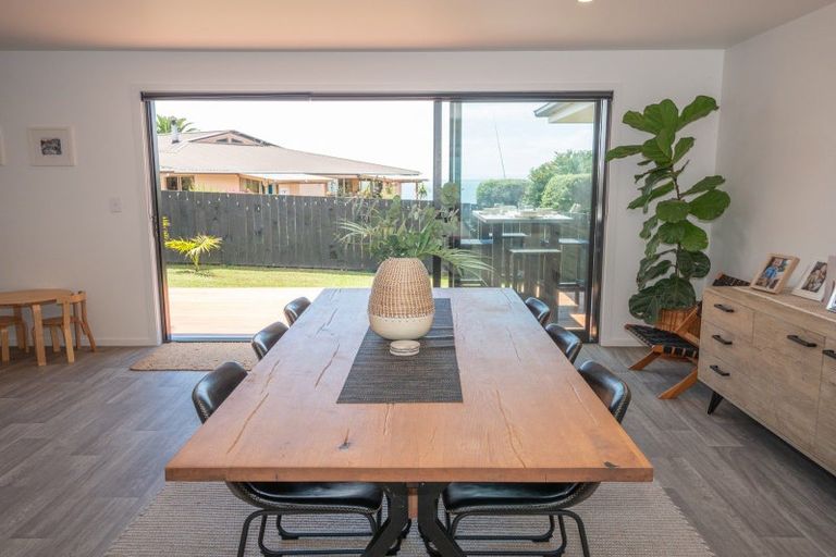 Photo of property in 24 Dudley Crescent, Cable Bay, 0420