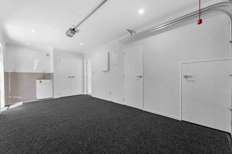 Photo of property in 12 Mcleod Road, Weymouth, Auckland, 2103