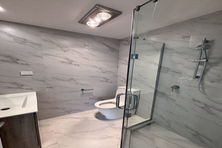 Photo of property in 4/94 Godley Road, Green Bay, Auckland, 0604