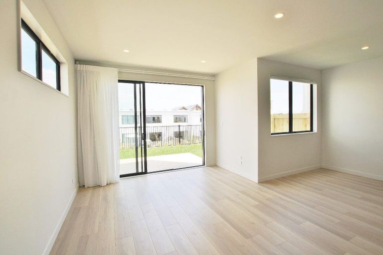 Photo of property in 10 Porowha Road, Westgate, Auckland, 0814