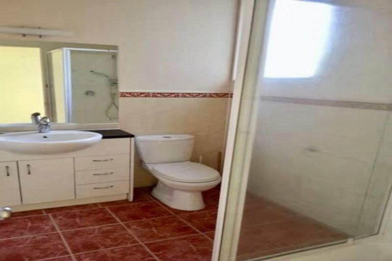 Photo of property in 2 Ballyward Close, East Tamaki, Auckland, 2013