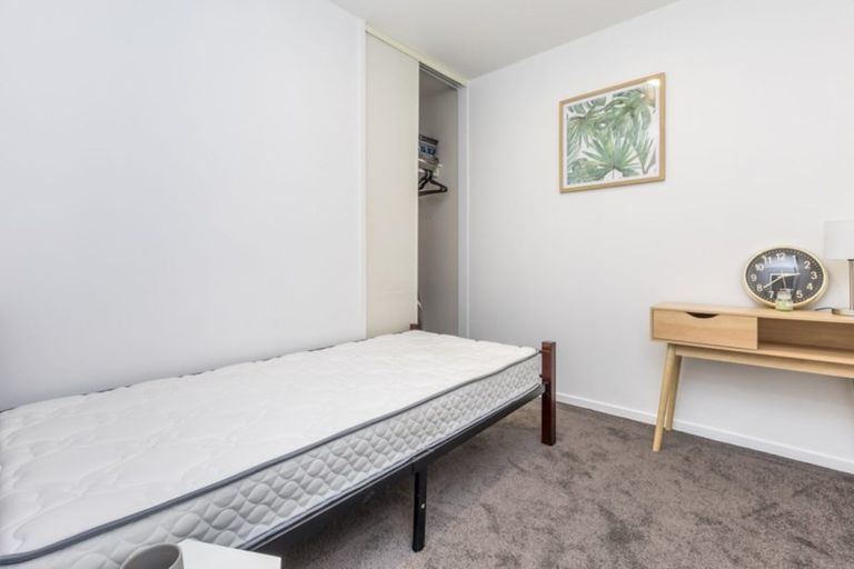 Photo of property in 2/32 Spencer Road, Pinehill, Auckland, 0632