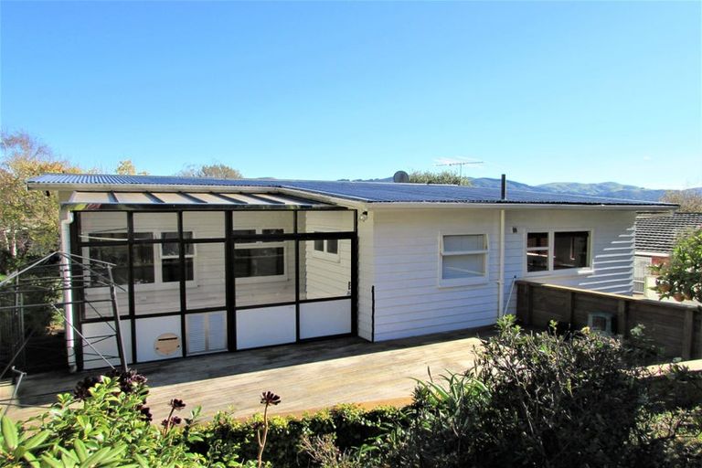 Photo of property in 2 Volkner Grove, Waterloo, Lower Hutt, 5011