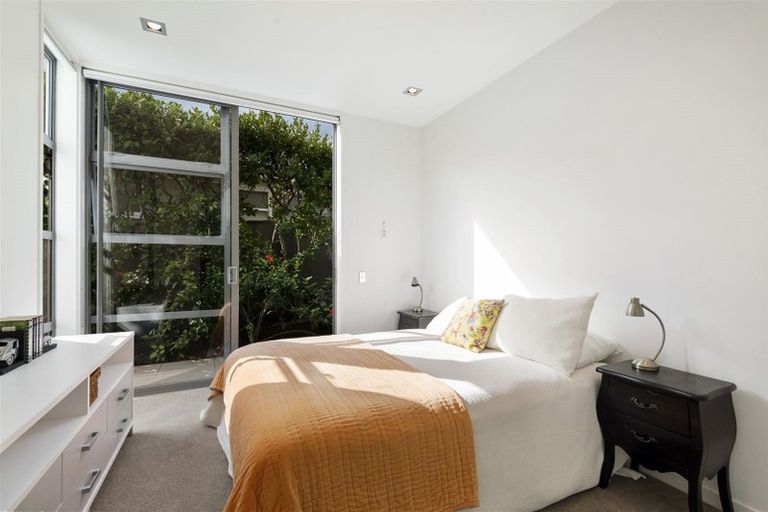 Photo of property in 17a Dodson Avenue, Milford, Auckland, 0620