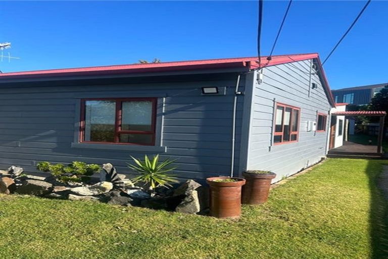 Photo of property in 27 Golf Road, Paraparaumu Beach, Paraparaumu, 5032