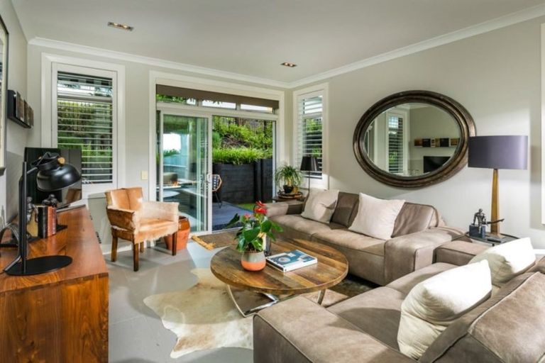 Photo of property in 15 Landmark Terrace, Orewa, 0931