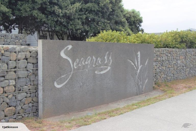 Photo of property in 4 Seagrass Place, Otaki Beach, Otaki, 5512