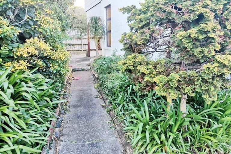 Photo of property in 69 Casuarina Road, Half Moon Bay, Auckland, 2012