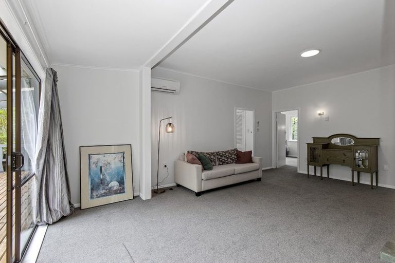 Photo of property in 35 Wyndham Road, Pinehaven, Upper Hutt, 5019