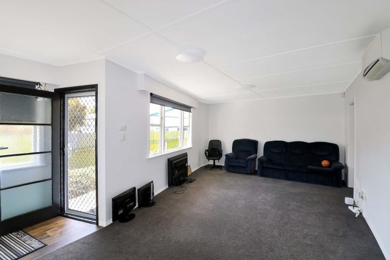 Photo of property in 2/39 Tararua Street, Trentham, Upper Hutt, 5018