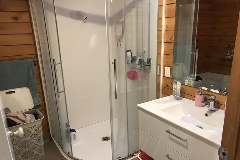 Photo of property in 2/133 Carnoustie Drive, Wattle Downs, Auckland, 2103