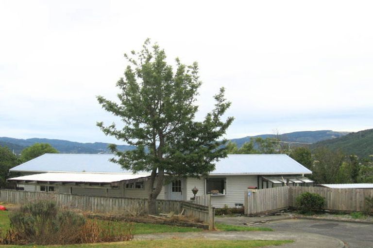 Photo of property in 35 Aniseed Grove, Timberlea, Upper Hutt, 5018