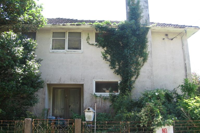 Photo of property in 2 Anderson Terrace, Mount Cook, Wellington, 6021