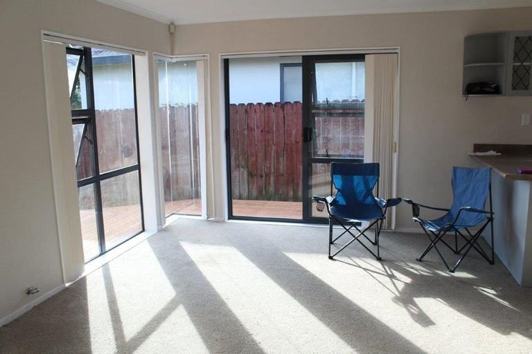 Photo of property in 2/21 Glanworth Place, Dannemora, Auckland, 2016