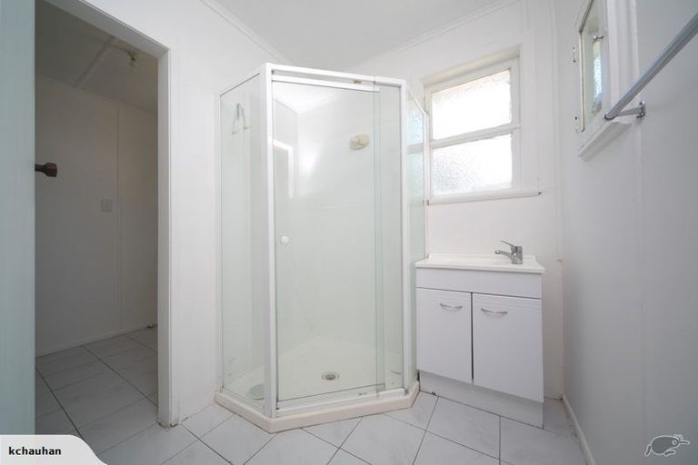 Photo of property in 27 Vanguard Road, Kelston, Auckland, 0602