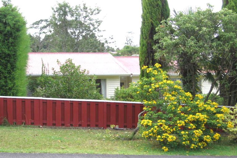 Photo of property in 10 Kirby Street, Glendene, Auckland, 0602