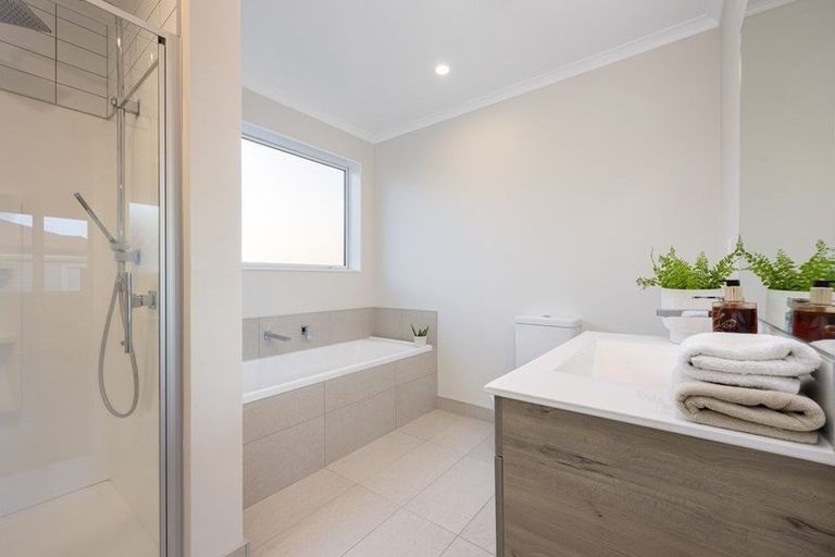 Photo of property in 21 Headland Drive, Long Bay, Auckland, 0630