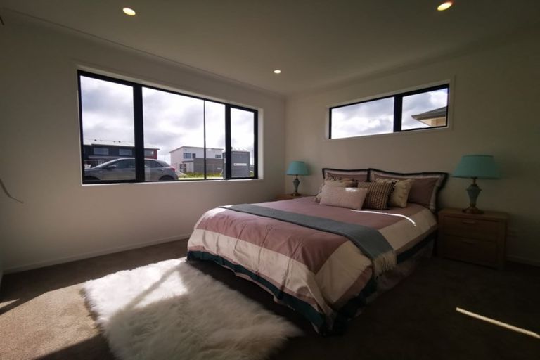 Photo of property in 12 Ropere Street, Kumeu, 0810