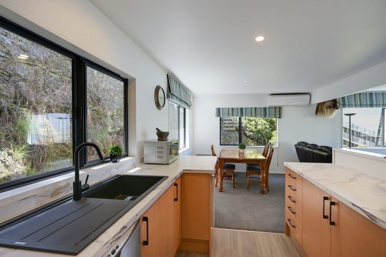 Photo of property in 30 Greenstone Place, Fernhill, Queenstown, 9300