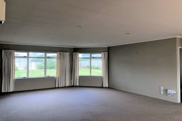 Photo of property in 44 Kent Avenue, Waitarere Beach, Levin, 5510