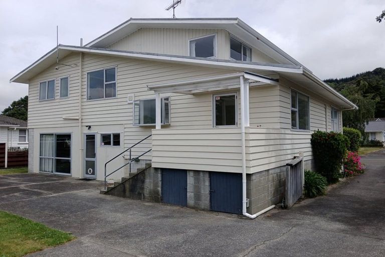 Photo of property in 24 Holdsworth Avenue, Trentham, Upper Hutt, 5018