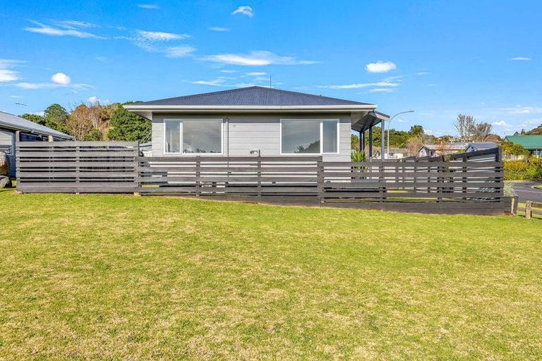 Photo of property in 1/58 Riversdale Drive, Merrilands, New Plymouth, 4312