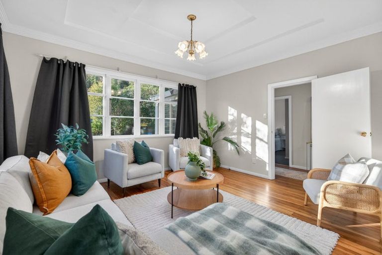 Photo of property in 16 Woodvale Grove, Fairfield, Lower Hutt, 5011