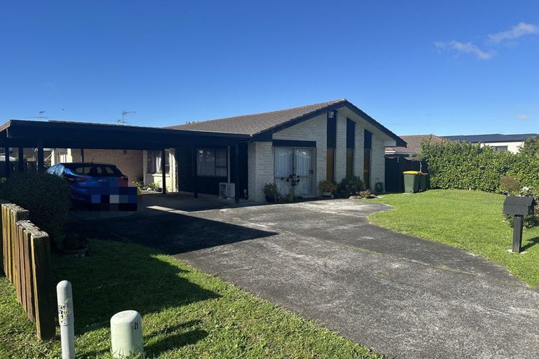 Photo of property in 32 Borrowdace Avenue, Botany Downs, Auckland, 2010