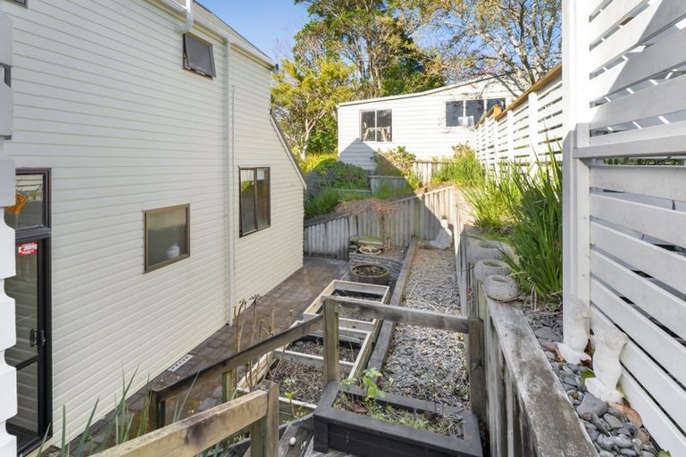 Photo of property in 28 Pararewa Drive, Whalers Gate, New Plymouth, 4310
