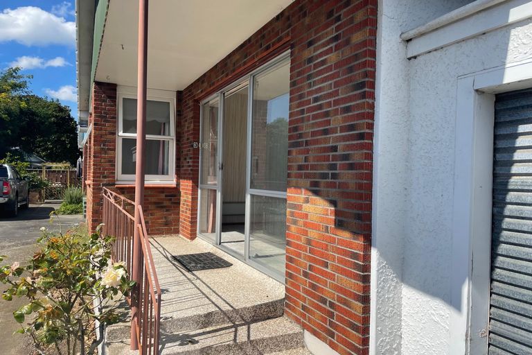 Photo of property in 3/5 Saint Leonard Street, Saint Johns Hill, Whanganui, 4501