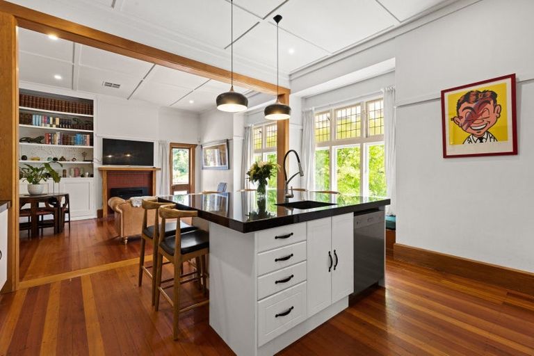 Photo of property in 60 Milton Road, Bluff Hill, Napier, 4110