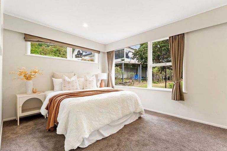 Photo of property in 12 Tawhana Crescent, Red Beach, 0932