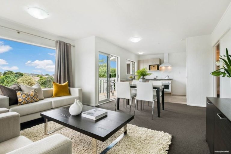 Photo of property in 1/11 Lynngate Place, Hillcrest, Auckland, 0627