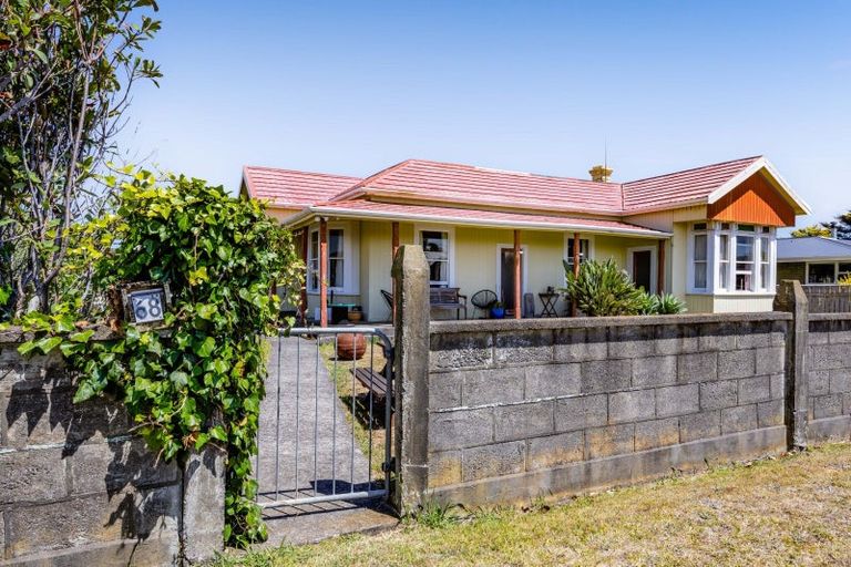 Photo of property in 68 Domett Street, Opunake, 4616