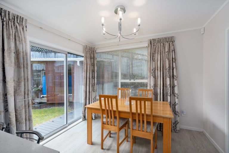 Photo of property in 17 Fitzwater Place, Henderson, Auckland, 0612