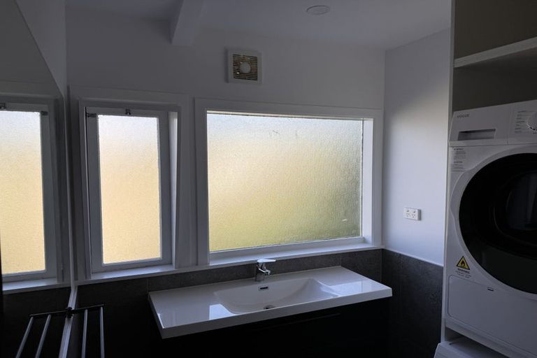 Photo of property in 26 Ngaio Road, Kelburn, Wellington, 6012