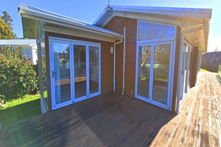 Photo of property in 5 Paulange Place, Pakuranga Heights, Auckland, 2010