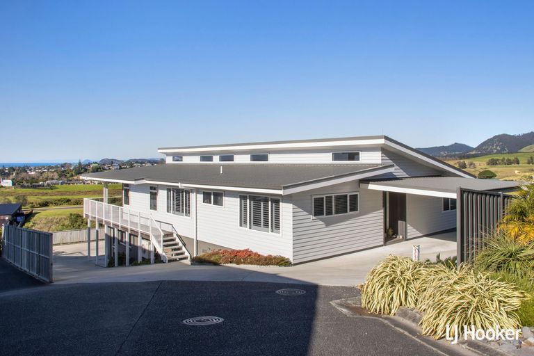 Photo of property in 33 Tohora View, Waihi Beach, 3611